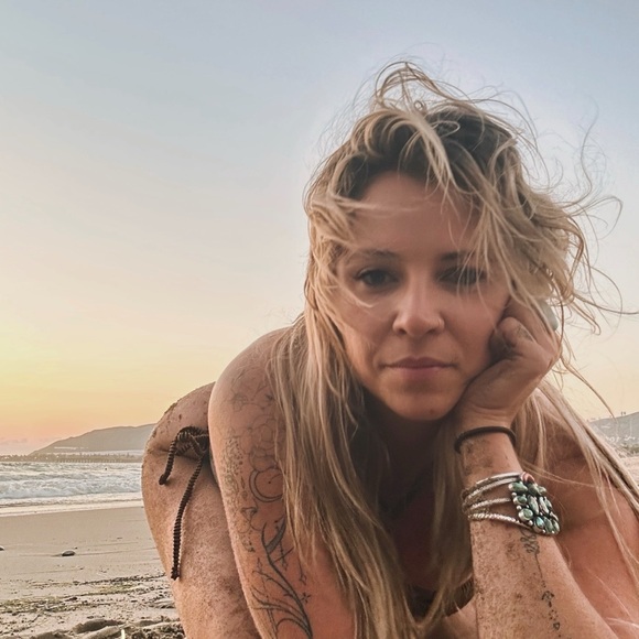 Meet your Posher, Anna - Picture 3 of 8